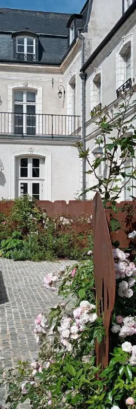 Hôtel Loysel le Gaucher，位于蒙特勒伊的酒店