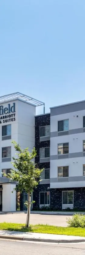 Fairfield Inn & Suites Minneapolis North，位于布鲁克林中心的酒店