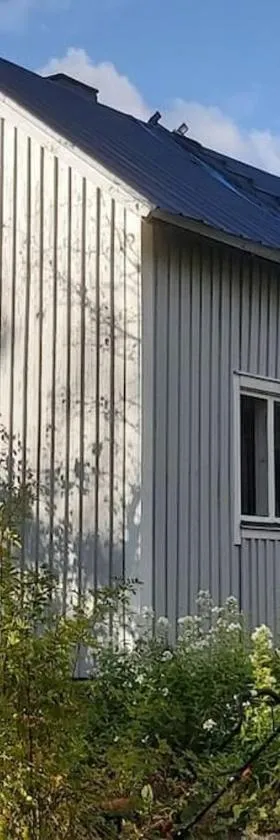 Villa Mäntysaari luonnonrauhaa kaupungin lähellä.，位于Kontiolahti的酒店