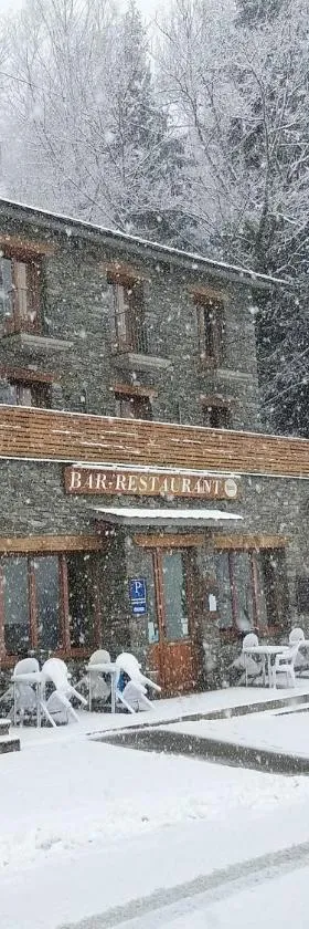 隆切特斯旅馆，位于克拉尔夫斯的酒店