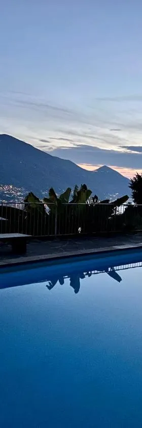 Wohnung mit Aussicht auf Lago Maggiore & Pool，位于Contra的酒店