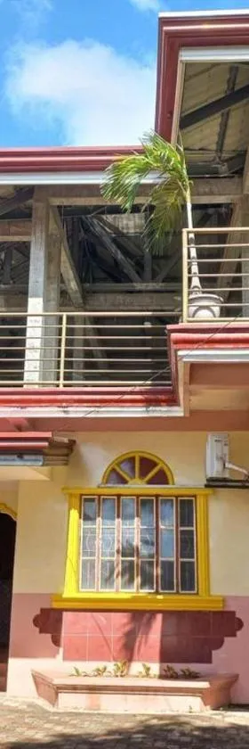 CABRERA GUEST HOUSE exGREEN BAMBOO GUIMARAS，位于Nueva Valencia的酒店