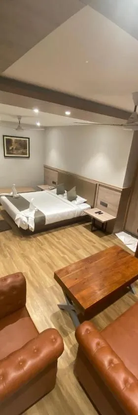 Firangipani Suites - A Corporate Boutique Hotel，位于Pānchuria的酒店