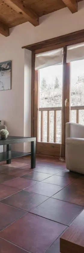Apartamentos SNÖ Mont Romies Unhola，位于萨拉尔杜的酒店