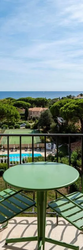 Hôtel du Parc Cavalaire sur Mer，位于滨海卡瓦莱尔的酒店