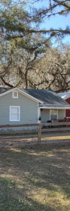 Micanopy Countyline Cottages，位于Micanopy的酒店