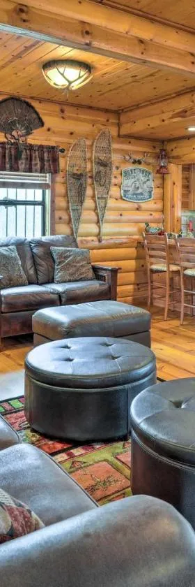 Rustic Cabin in Roaring River State Park!，位于Eagle Rock的酒店