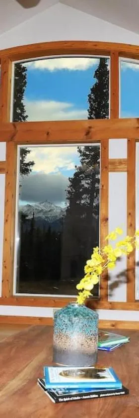 3 Bedroom Home with Amazing Views 11 mi from Denali，位于希利的酒店