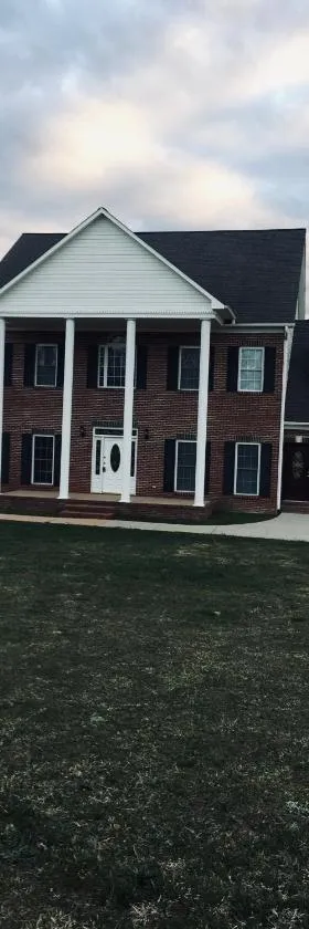 MooreField Suites Greensboro East，位于McLeansville的酒店