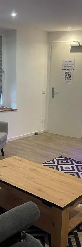 Superbe Appartement au RDC avec cheminée，位于Villerupt的酒店