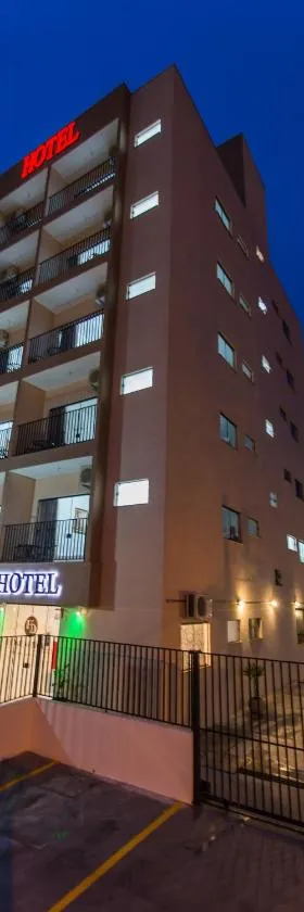 Domum Hotel，位于平达莫尼扬加巴的酒店