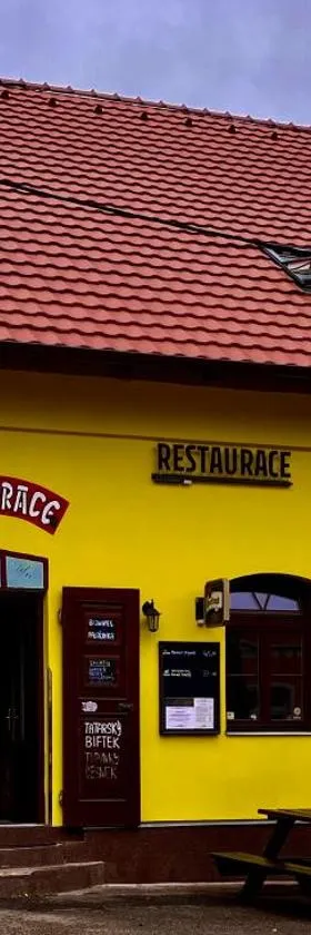 Hrusická restaurace a penzion，位于Hrusice的酒店