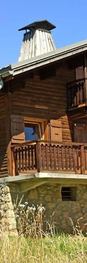 CHALET FAMILIAL AU PIED DES PISTES ET COMMERCES，位于Cohennoz的酒店