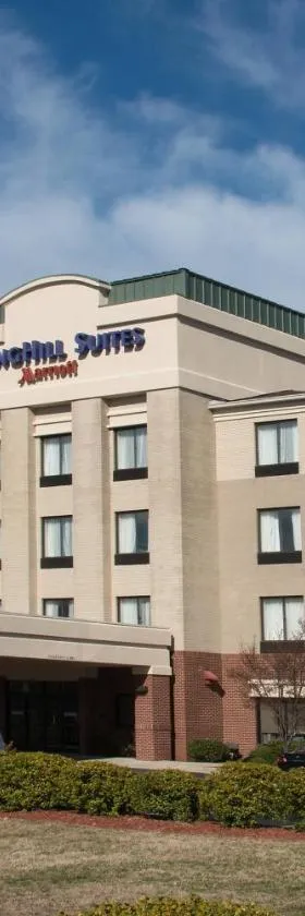 SpringHill Suites by Marriott Greensboro，位于格林斯伯勒的酒店