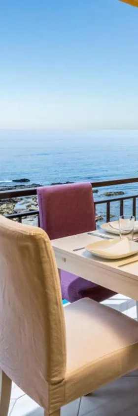 Surf house，位于Benalmadena Costa的酒店