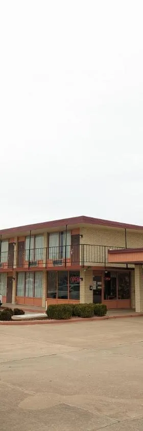 Luxury inn，位于Mustang的酒店