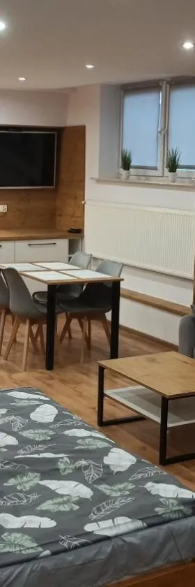Underground Apartament，位于沃姆扎的酒店