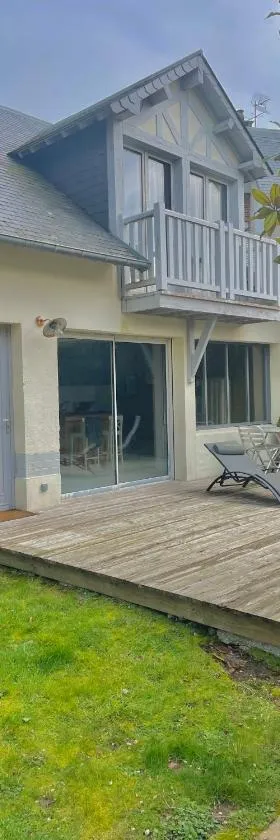 Maison proche plages.，位于滨海伯内尔维尔的酒店