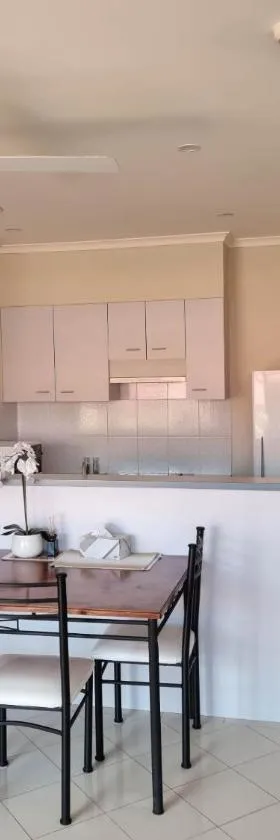 Tuggeranong Short Stay #09 Sleeps 4，位于Tuggeranong的酒店