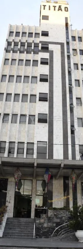 Titão Plaza Hotel，位于大坎皮纳的酒店