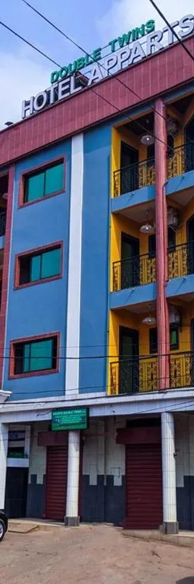 Double twins Hotel & Suites，位于雅温得的酒店