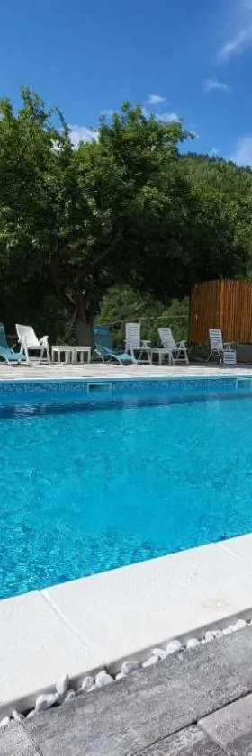M&M Bazen resort Goražde，位于Goražde的酒店