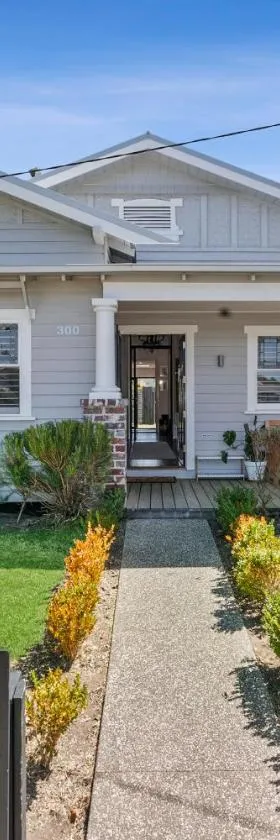 Bellarine cottage- Central Geelong, parking, 2 bedroom, 2 bathroom，位于Belmont的酒店