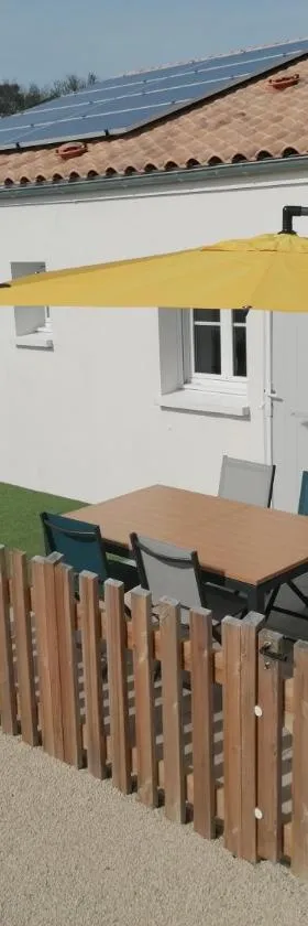 LE MOUSSE Maison avec piscine/parking/wifi/plages 5kms，位于莱马特的酒店