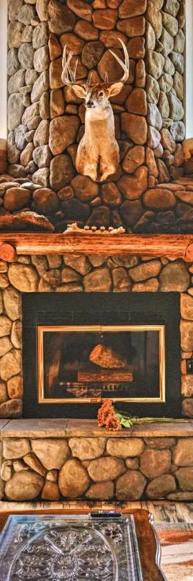 Stunning Log Cabin with Great Views, Firepit, Deck near Twain Hart，位于索诺拉的酒店