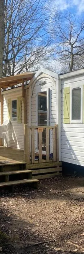 mobil-home au Parc des roches，位于Saint-Chéron的酒店