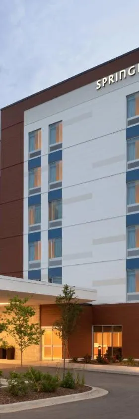 SpringHill Suites by Marriott Milwaukee West/Wauwatosa，位于沃瓦托萨的酒店