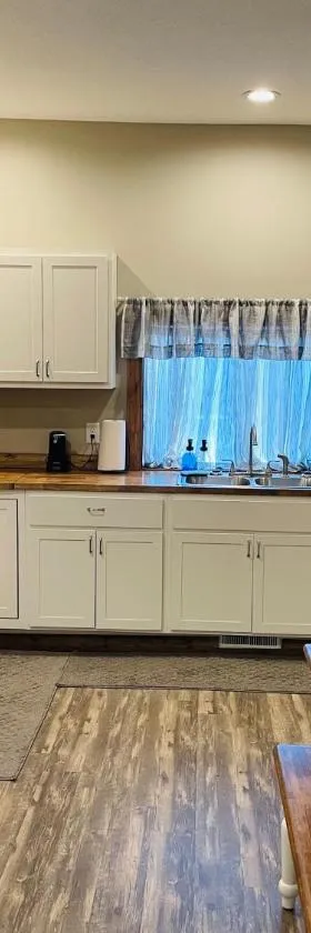 Modern Farmhouse 3 Bed, 2 Bath Apartment, Sleeps 7, Lots of Space, Steps to Downtown, Honeywell & Eagles Theater，位于Wabash的酒店