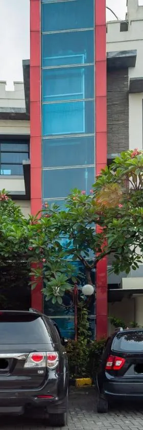RedDoorz Plus near Universitas Indonesia，位于雅加达的酒店