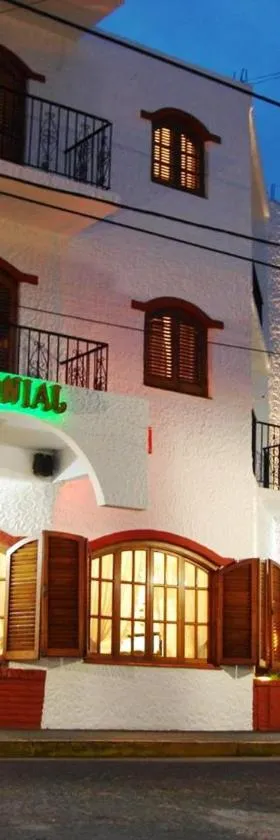 科隆尼亚酒店，位于圣贝尔纳多的酒店