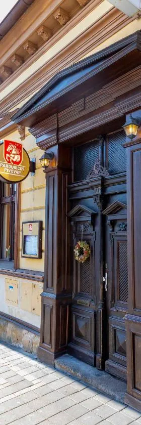 露西旅馆，位于伊钦的酒店