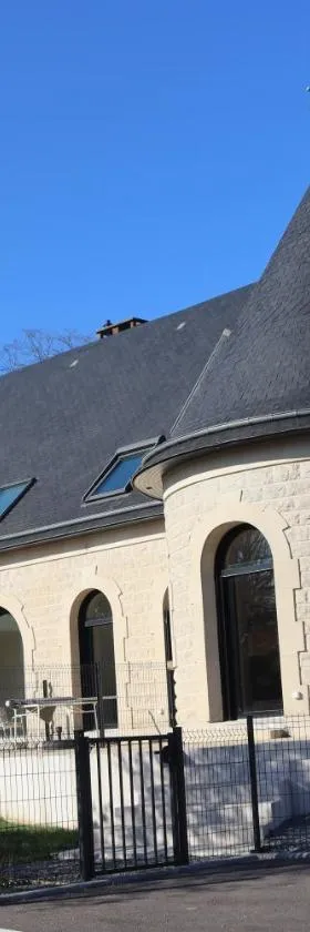 "Le 104" studio cosy proche de Rouen avec parking，位于蒙圣埃尼昂的酒店