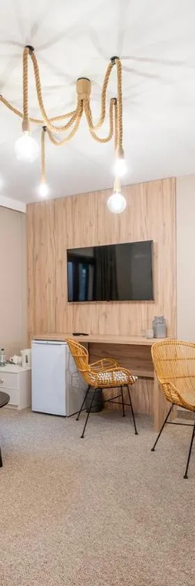 Akacjowa Zatoka - Pokoje i Apartamenty，位于米耶伦科的酒店