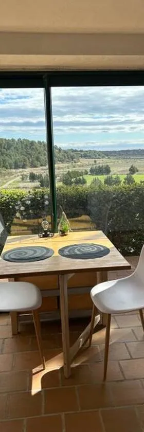 Grand T2 bis avec terrasse et vue，位于Portel-des-Corbières的酒店