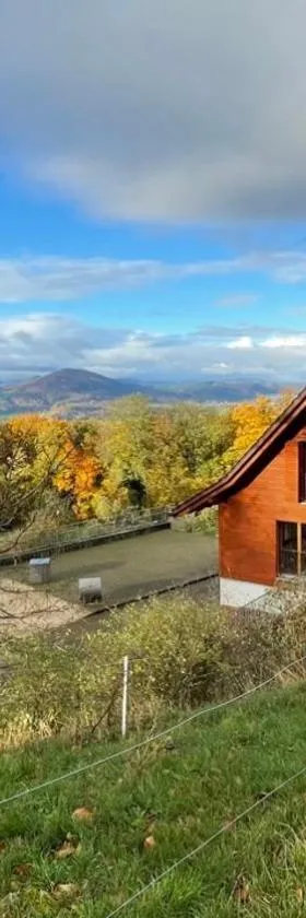 Wunderschönes Gästehaus mit grandioser Aussicht，位于Gempen的酒店