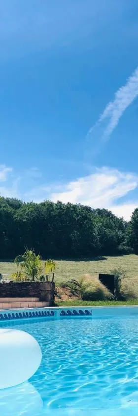 La Ferme Parrinet - Gîte et Chambres d'hôtes，位于Saint-Martin-Laguépie的酒店