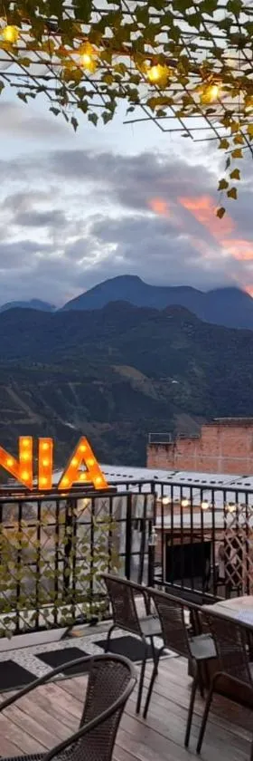 Hotel & Rooftop Farallones，位于Betania的酒店