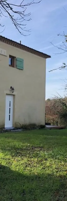 Charmant gîte en Périgord vert，位于Douchapt的酒店