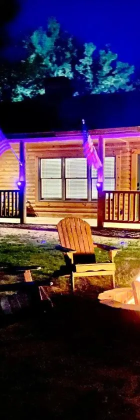Cabin at Chitt's Creek，位于Emory的酒店