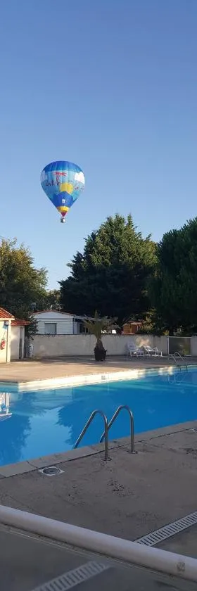 Camping du Nizour，位于Sireuil的酒店