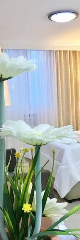 Attractive studio with Luxury bed Good for 1-4pax High speed WiFi with Netflix Free Pool & Parking，位于Suba的酒店