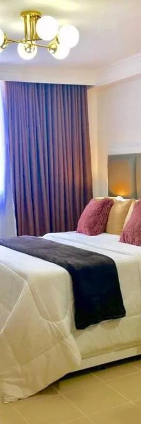 Minimalist studio with Luxury bed Good for 1-4pax High speed WiFi with Netflix Free Pool & Parking，位于Suba的酒店
