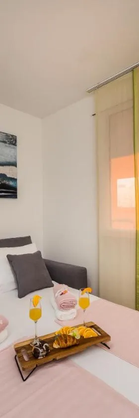 Paeninsula Studio Apartment，位于Vranjic的酒店