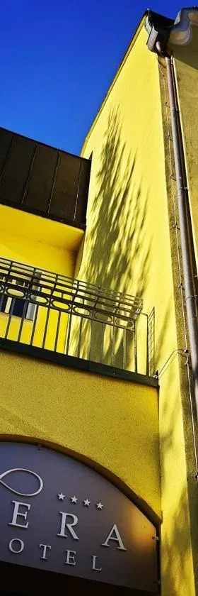 Hotel Vera，位于亚希莫夫的酒店