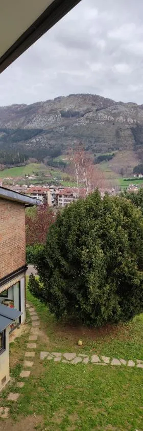 ABARAXKA HOSTEL Disfruta la Vía Verde del Urola hasta la Playa - Naturaleza Montañas y Riqueza Cultural，位于Azcoitia的酒店