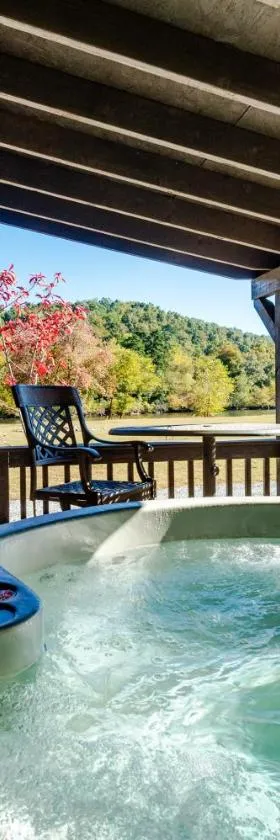 Asheville River Cabins，位于Arden的酒店